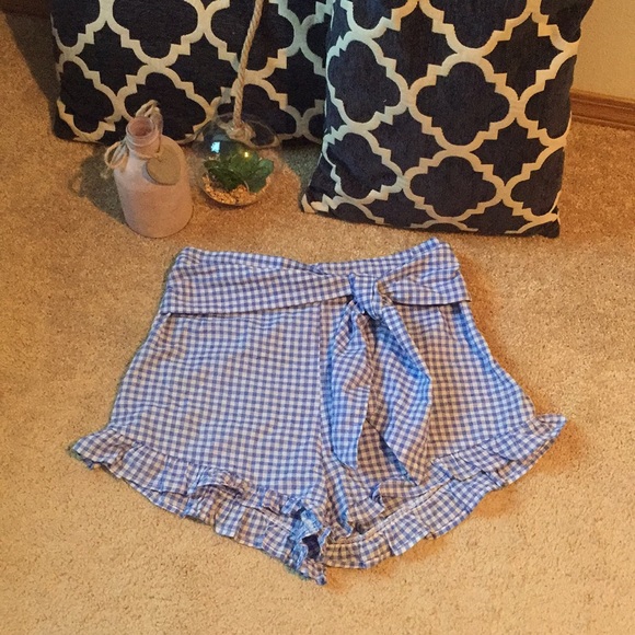 H&M Pants - H&M Sz 6 gingham high waisted ruffle hem shorts